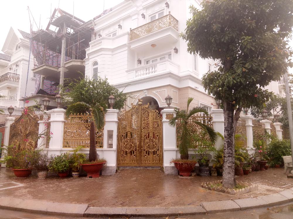 Thi công lắp đặt cổng nhôm đúc Cityland Garden Gò Vấp TPHCM